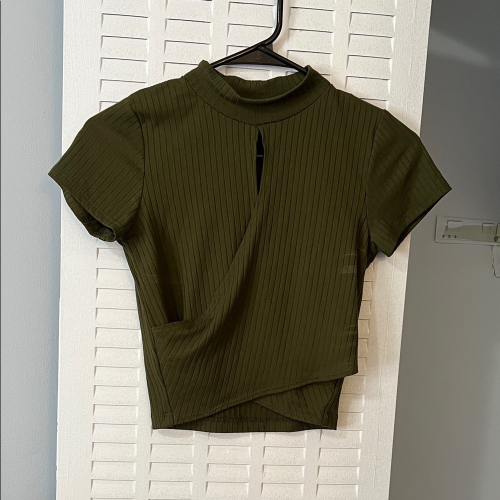 Free Kisses Women's Size M Olive Green Cropped Top